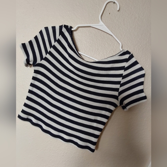 H&M Tops, Women's Size Medium Blue, and White Striped Crop Top - Picture 3 of 4